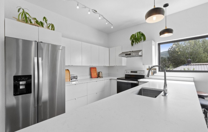 2507 Riverside Drive Photo