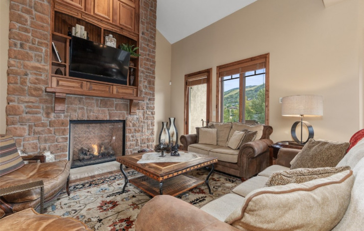 1555 Eagle Glen Drive Photo