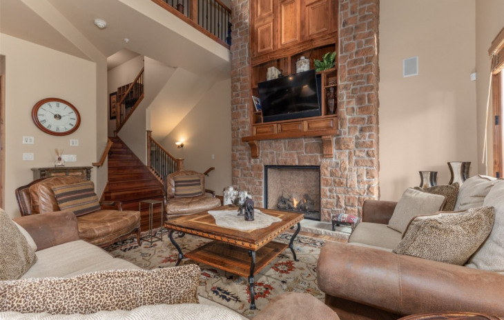1555 Eagle Glen Drive Photo