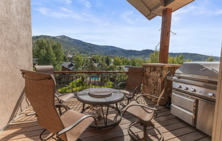 1555 Eagle Glen Drive Photo