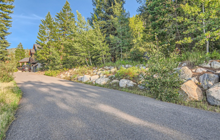 1028 Steamboat Boulevard Photo