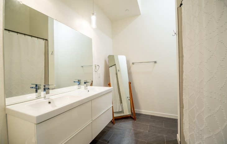 2507 Riverside Drive Photo
