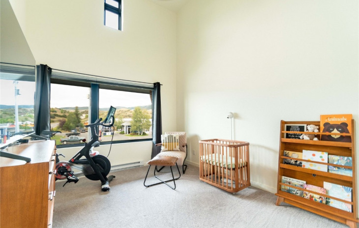 2507 Riverside Drive Photo
