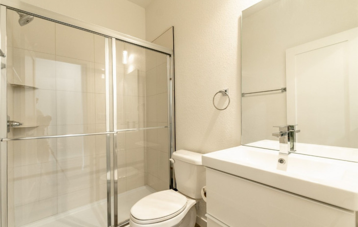 2507 Riverside Drive Photo