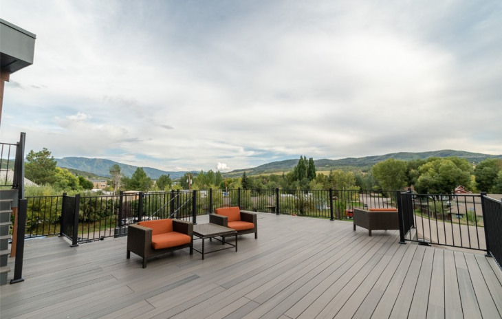 2507 Riverside Drive Photo