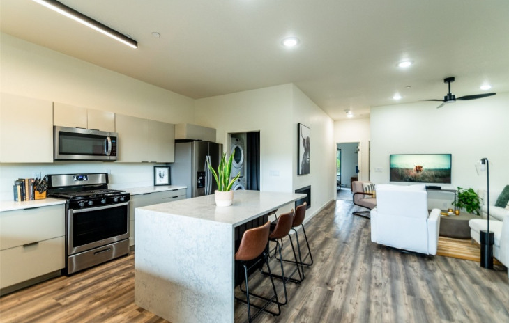 2507 Riverside Drive Photo
