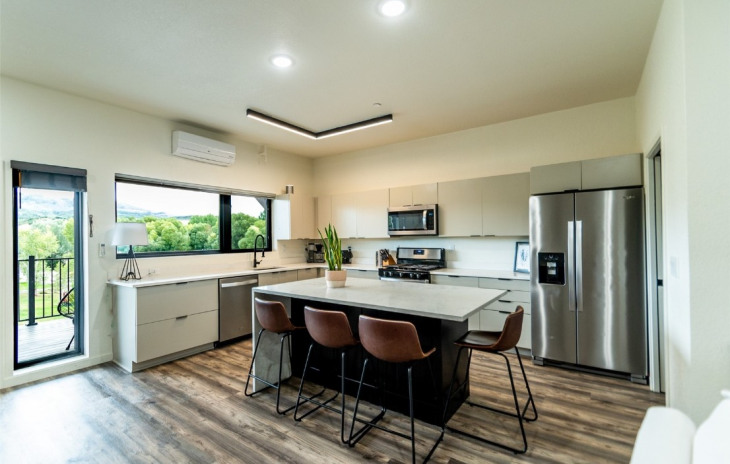 2507 Riverside Drive Photo