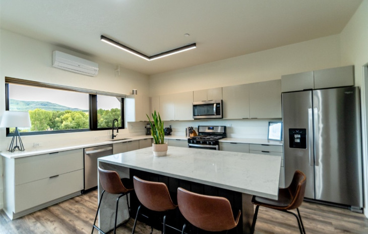 2507 Riverside Drive Photo
