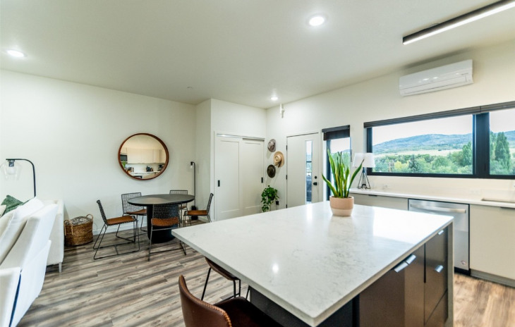 2507 Riverside Drive Photo