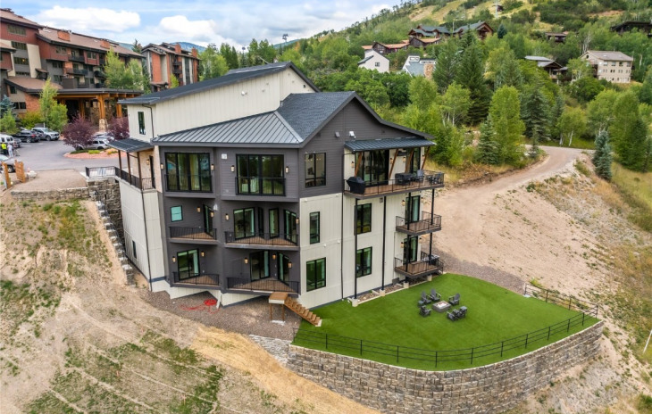 2406 Ski Trail Lane Photo