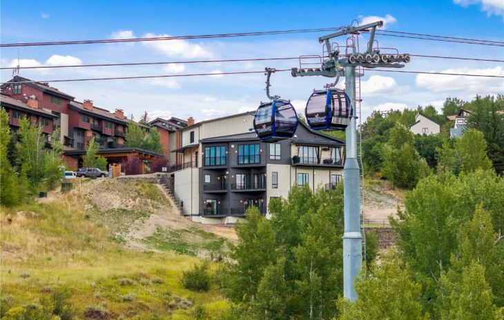 2406 Ski Trail Lane Photo