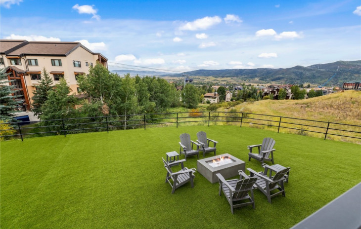 2406 Ski Trail Lane Photo