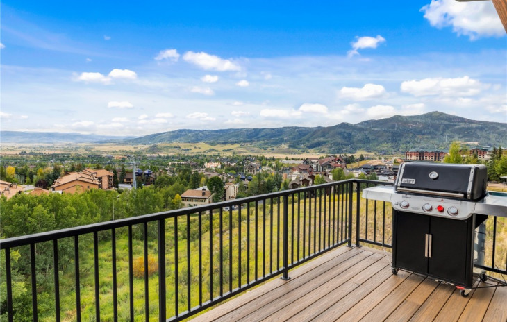 2406 Ski Trail Lane Photo