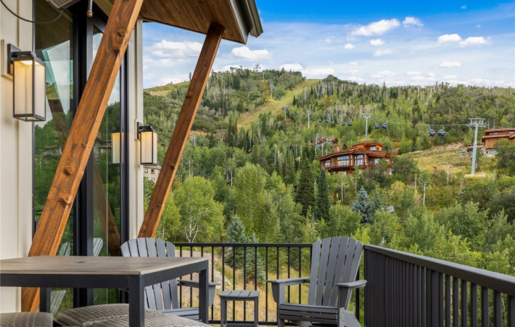 2406 Ski Trail Lane Photo