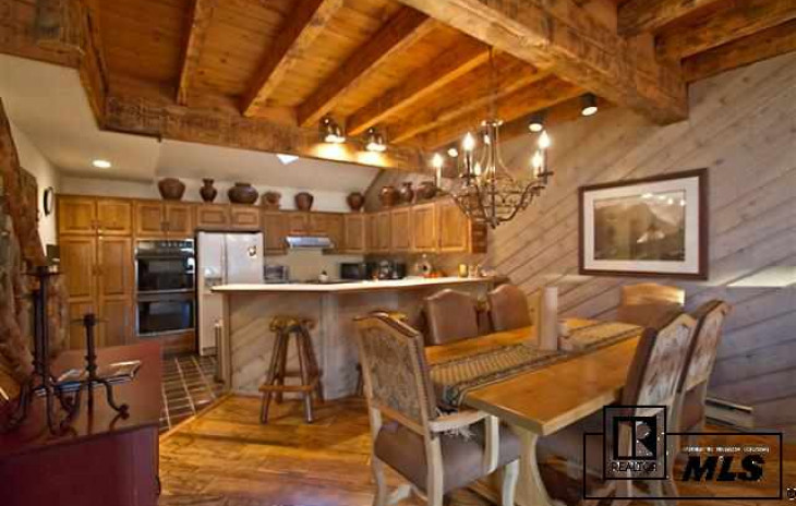2455 Ski Trail Lane Photo