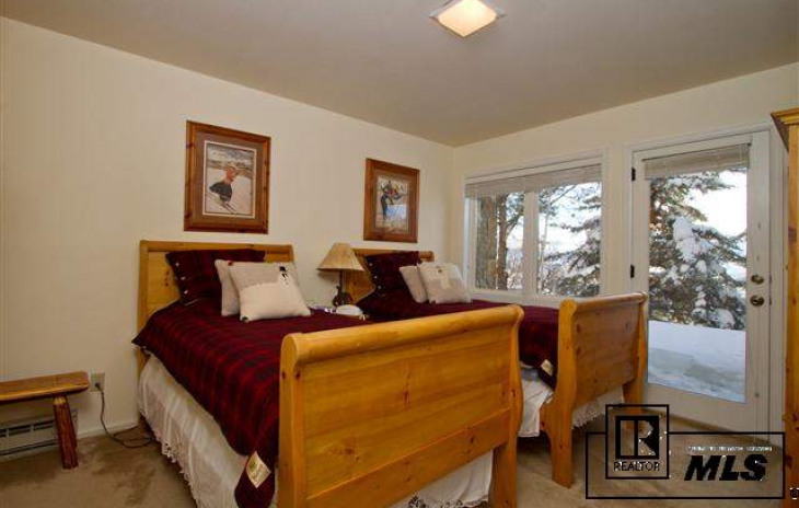 2455 Ski Trail Lane Photo