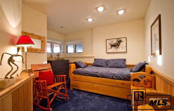 2455 Ski Trail Lane Photo