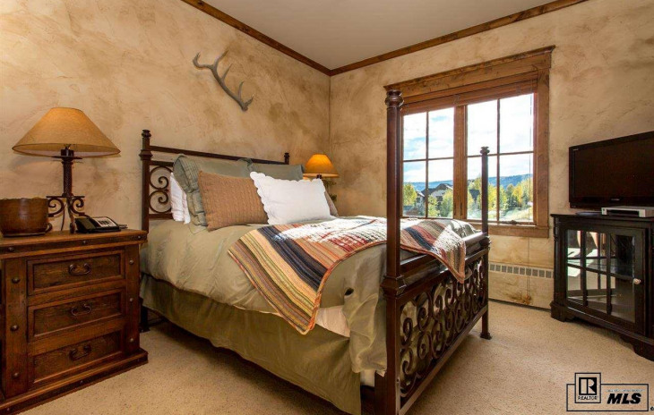 2525 Village Drive 4e Photo