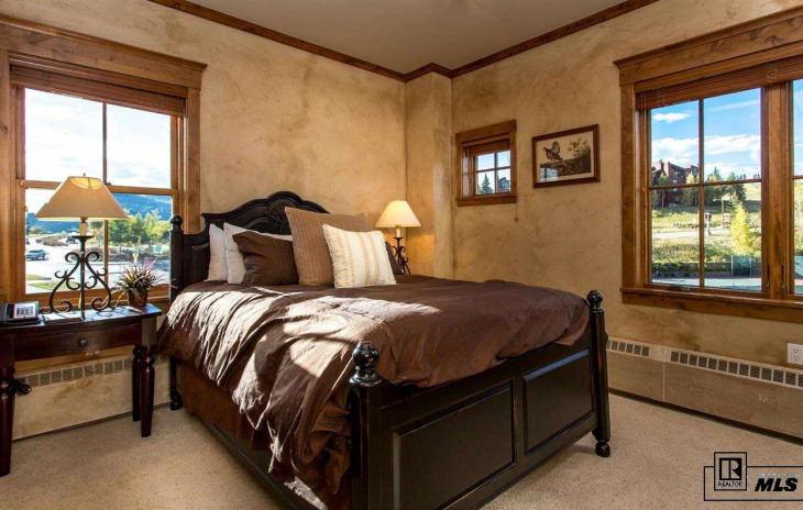 2525 Village Drive 4e Photo