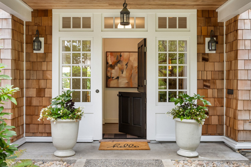 Love a Dutch door!