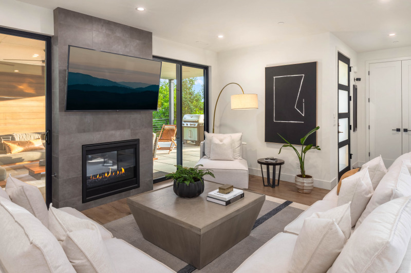 Seamless indoor/outdoor lifestyle with timeless designer finishes.