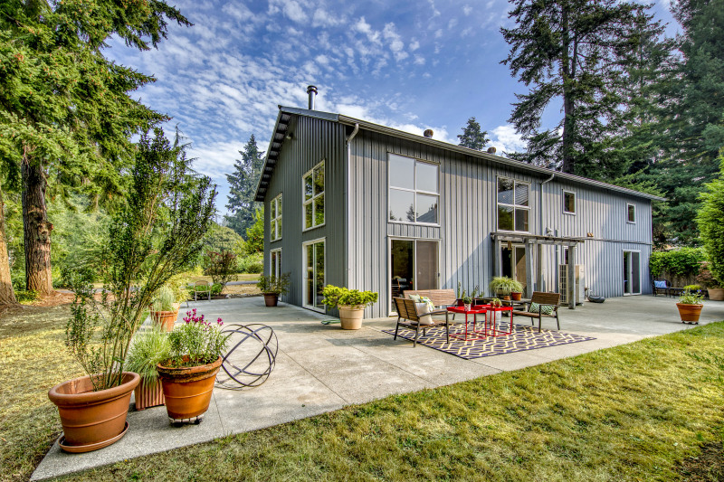 Gorgeous curb appeal and a peaceful and serene setting on a quiet dead end cul-de-sac street of 4 lovely homes.