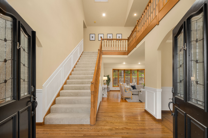 Light and bright entry greets you as you enter.