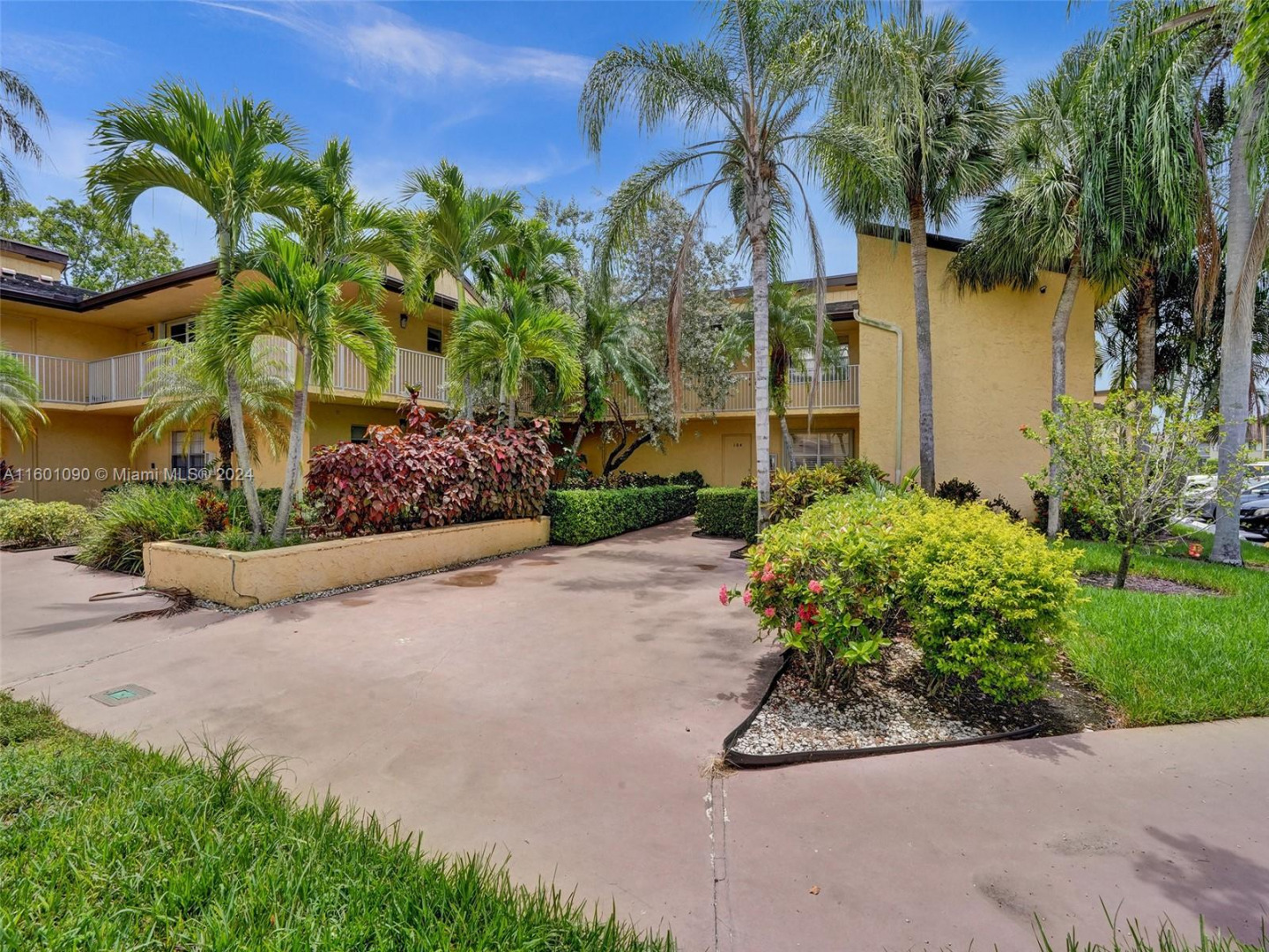 8740 Azalea Ct, Tamarac Tamarac Echo Fine Properties