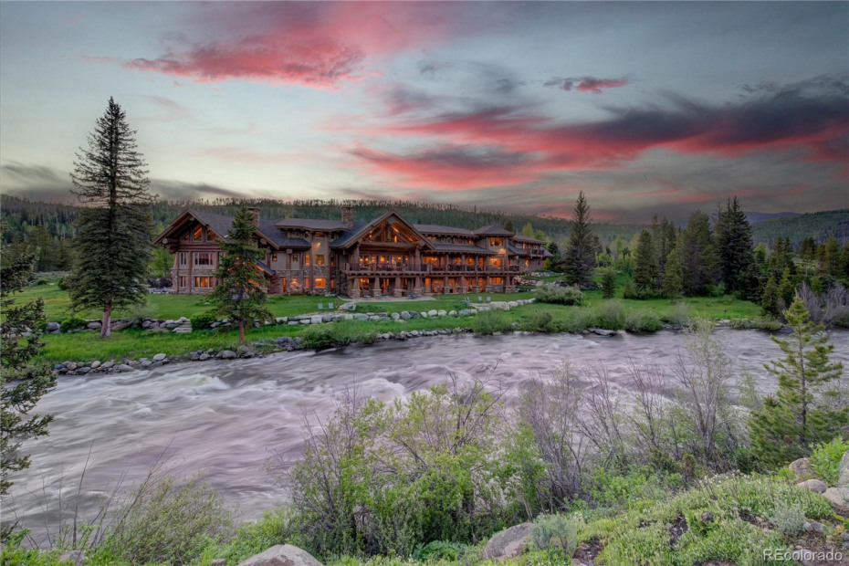 Magnificent Location On The Banks of the Elk River